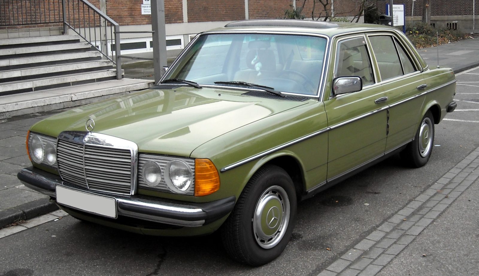 sve o mercedes - benz w123