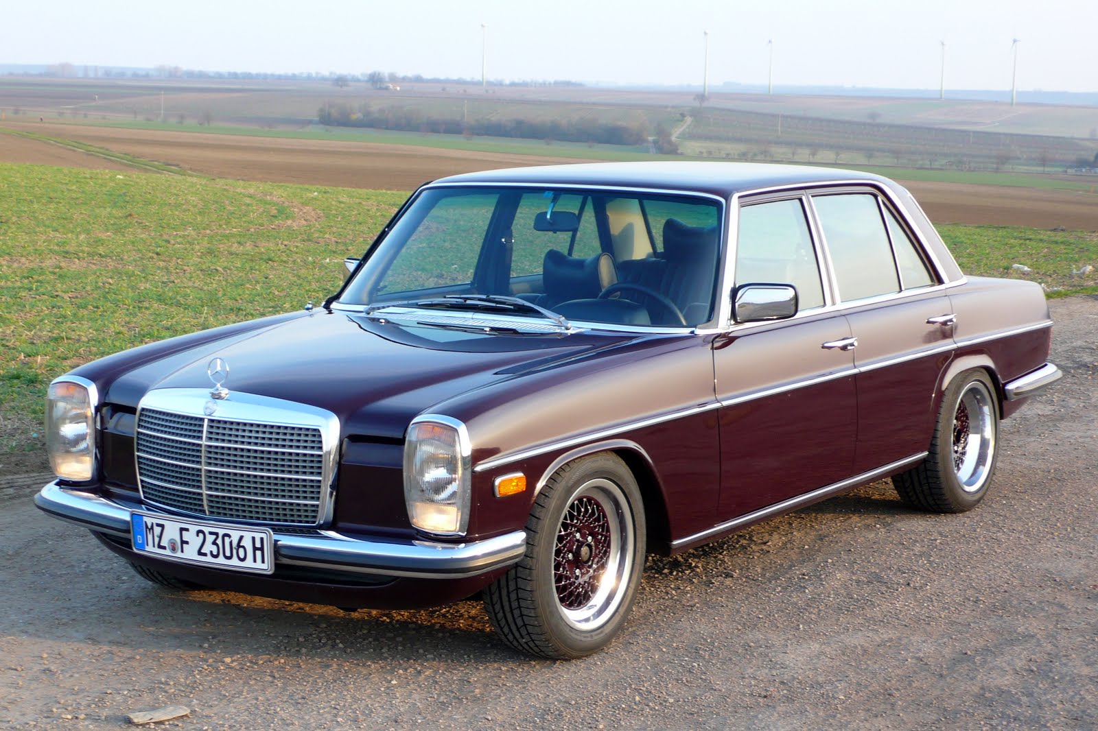 Sve o Mercedes-Benz W114/W115