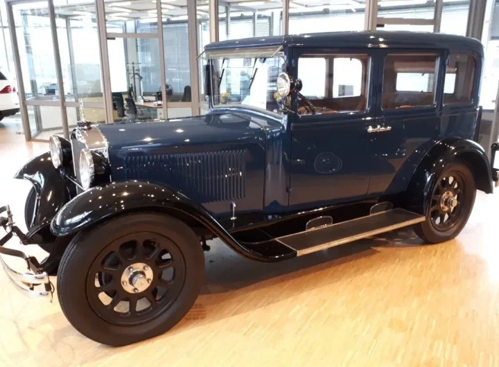 Mercedes-Benz W11: Povijest, Tehničke Karakteristike i Utjecaj na Automobilski Svijet