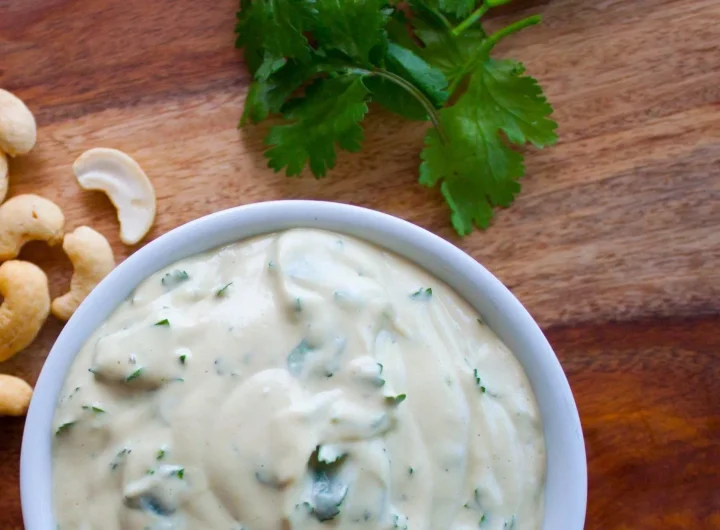 5 Brzih i Ukusnih Veganskih Umaka za Svako Jelo