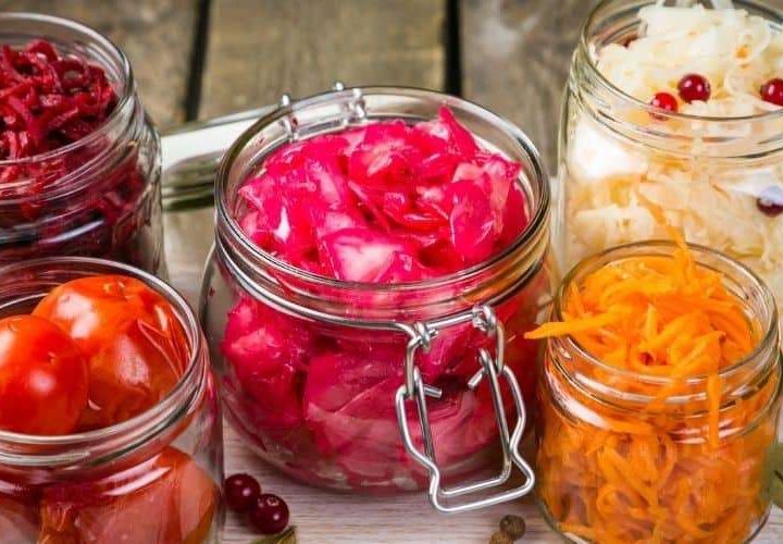 Kako Fermentirati Povrće i Voće Kod Kuće za Povećanje Nutritivnih Vrijednosti