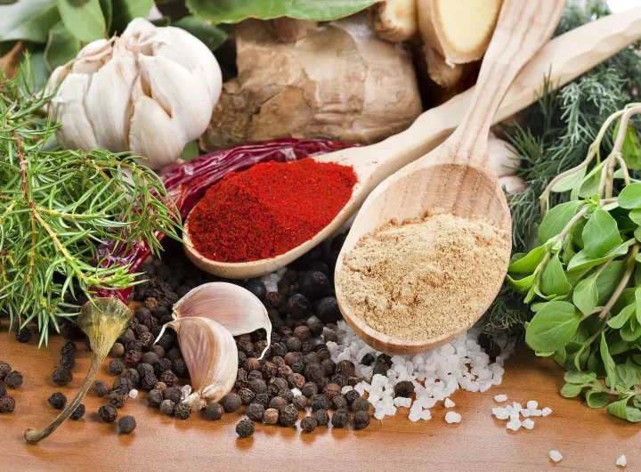 Bilje i Začini: Kako Obogatiti Jela Svježim i Nutritivno Bogatim Dodacima