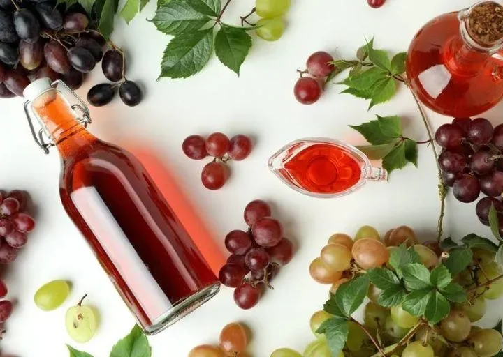 Domaća Izrada Octa od Grožđa – Prirodni Recept bez Kemikalija