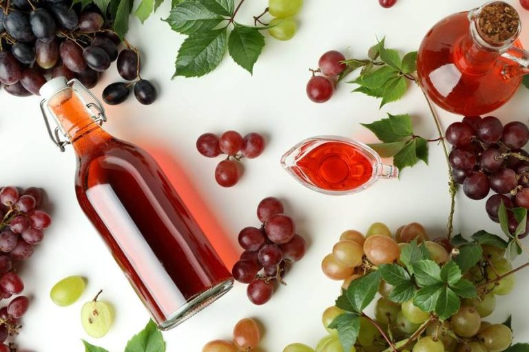 Domaća Izrada Octa od Grožđa – Prirodni Recept bez Kemikalija